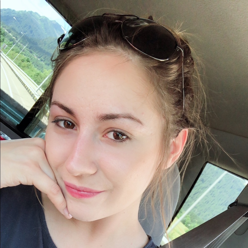 Meet your Posher, Hailey